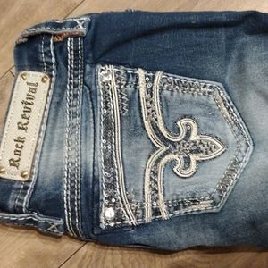 Woman's Rock Revival Capri Jeans size 28 "Jaylyn"
